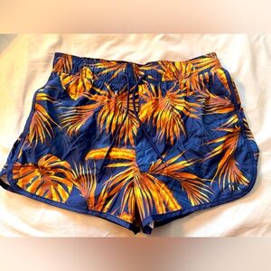 Men’s short swim trunks